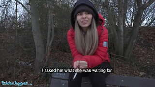 Publike Agjent Mashtrimit Gruaja Shkon dhe Vida një të Huaj