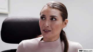 Gros cul assistant ayant des relations sexuelles avec son patron marié