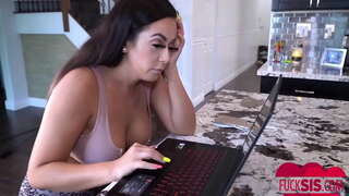 ���ಕ್ಕ ನನ್ನನ್ನು ಪ್ರೀತಿಸುತ್ತಾರೆ - ಕಿಕಿ ಕ್ಲೌಟ್