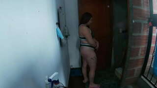 Men sizni uyga go&#039;sht uyiga kirishga taklif qilaman va u meni oxirigacha kaltak kabi tomosha qiladi