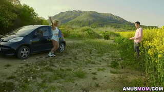 Ĉerizo donis Sam fuŝa blowjob kaj kandelo en ŝia pugo por li bato