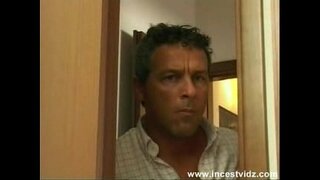 Отац користи ситуацију анально Отац користи ситуацију анально