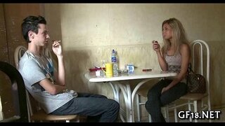 ̆�년은 앉아서 쳐다 본다