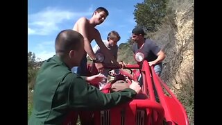 Извращенная кара шлюшка Келли Старр белән зур сиськами наслаждается, кайчан дүрт похотливых егетне тыкают аңа барлык аны чертовы дырки