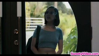 Сексуальна масажистка займається скіссорінгом зі своєю лесбійською клієнткою