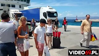 Besplatni sex filmovi - između trajekta i hotela - stoji Sara [ pick-up ]