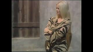 Big ass pirang anjing Hannah Halah lebay jeung fucks chefs lemak dick di restoran